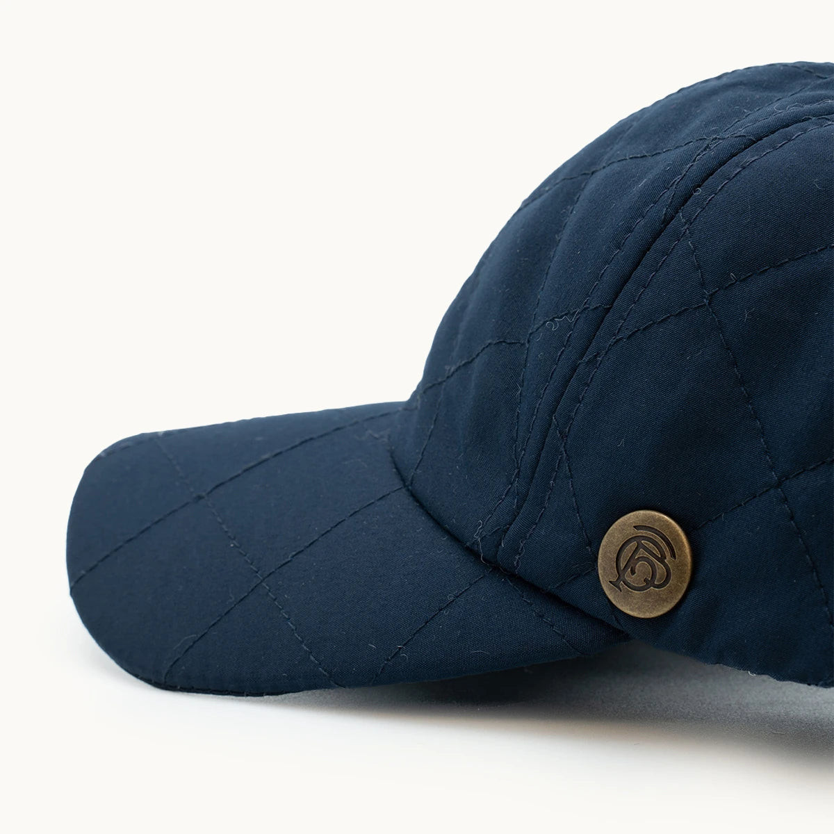 Gorra Paula Clásic Shield Azul Marino Acolchado vista lateral - sompaula