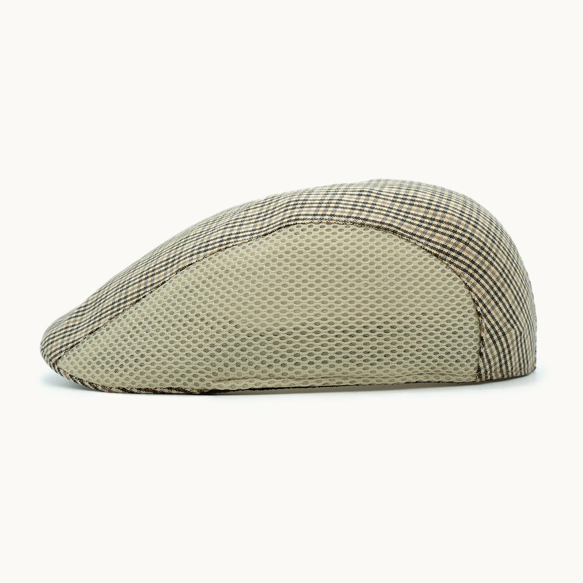 gorra beige con panel rejilla vista lateral