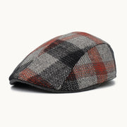 Gorra Heritage de invierno en tonos gris y rojo con patrón de cuadros Gorras Paula hecha en España vista frontal