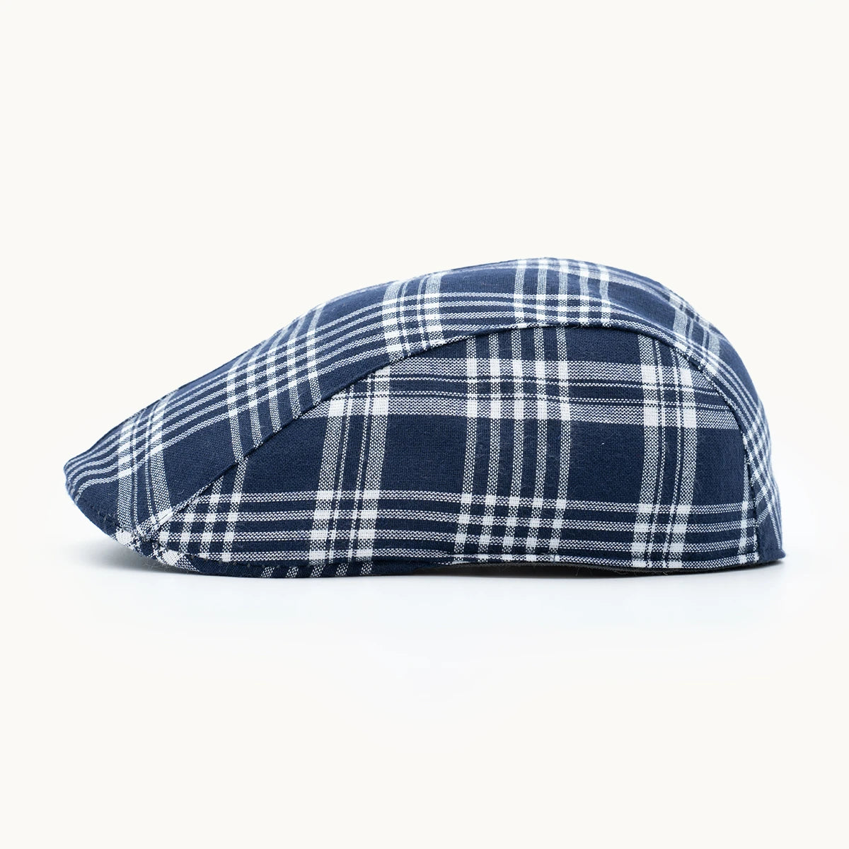 gorra cuadros azul marino vista lateral diseño técnico ligero