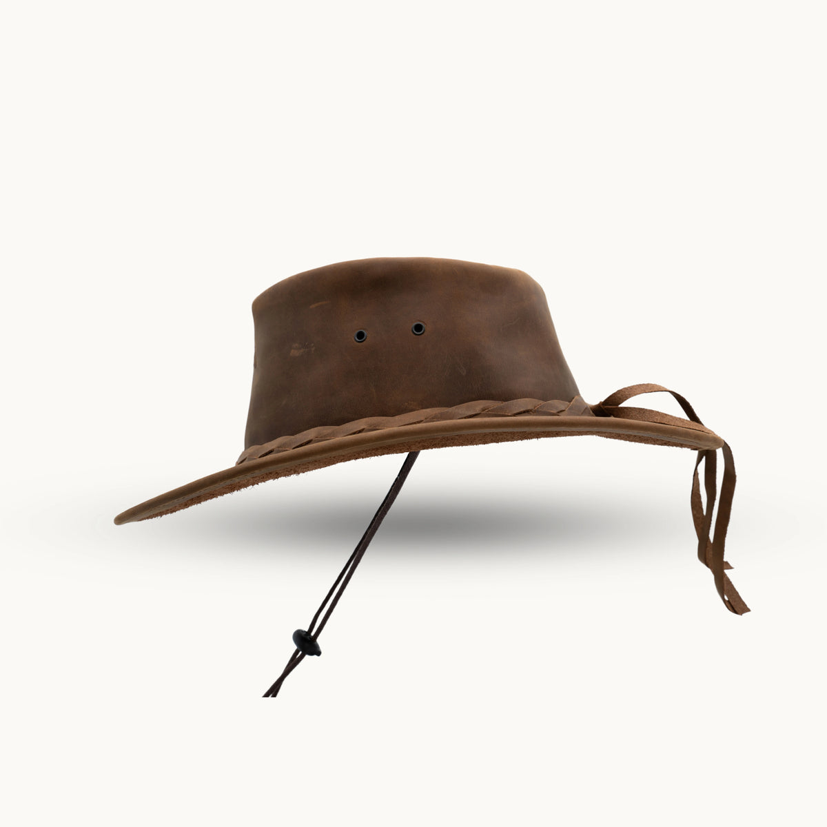 Detalle del sombrero Aussie Eagle camel