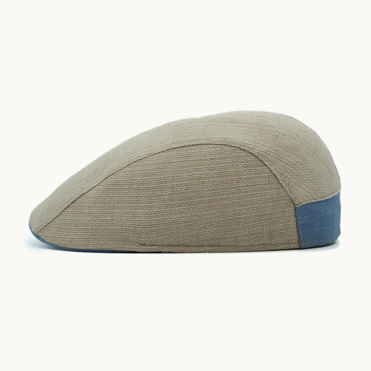 gorra lino arena con detalle azul vista lateral