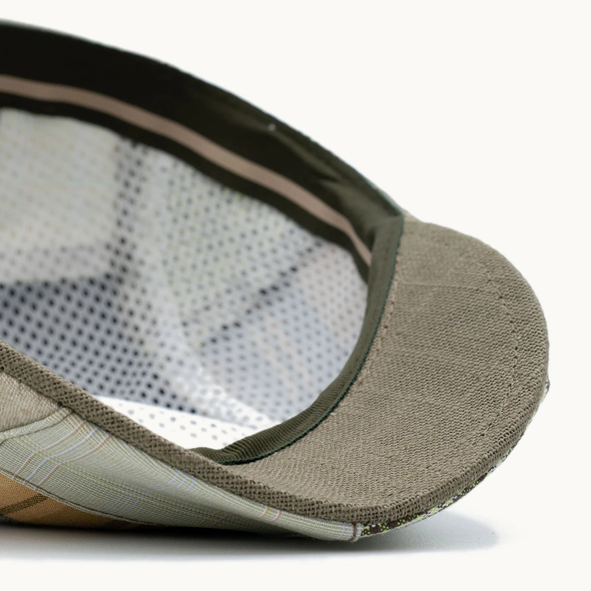 interior gorra patchwork con forro y rejilla transpirable