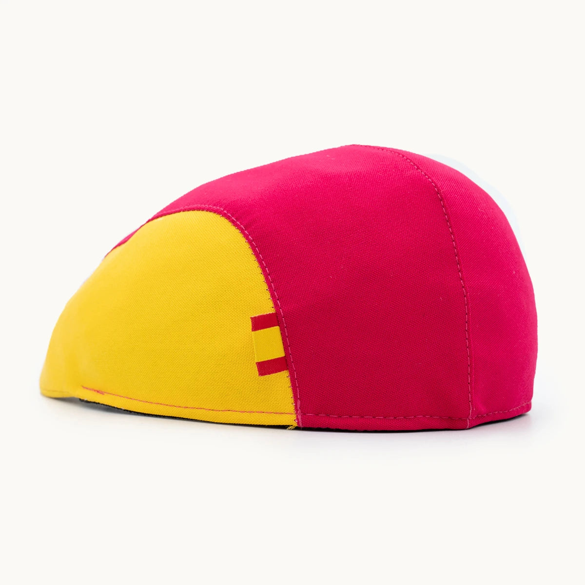 gorra roja y amarilla parte trasera ajuste
